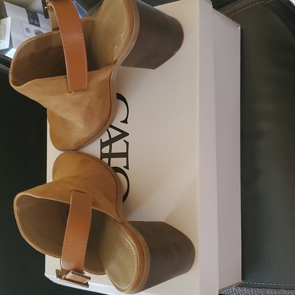 Woman's heels - Picture 3 of 4